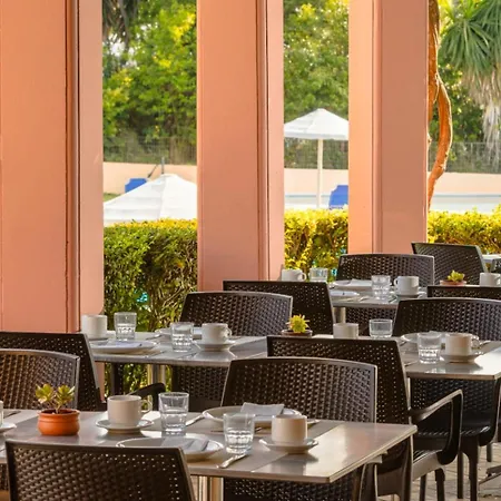 Century Hotel 4*