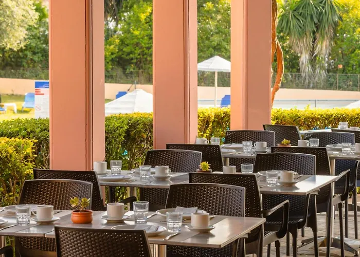 Century Hotel 4*