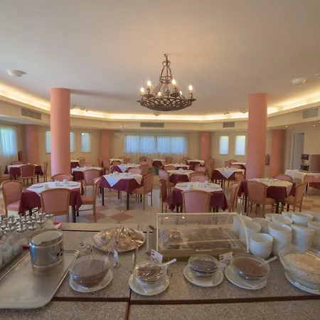 מלון Century אצ'ארבי